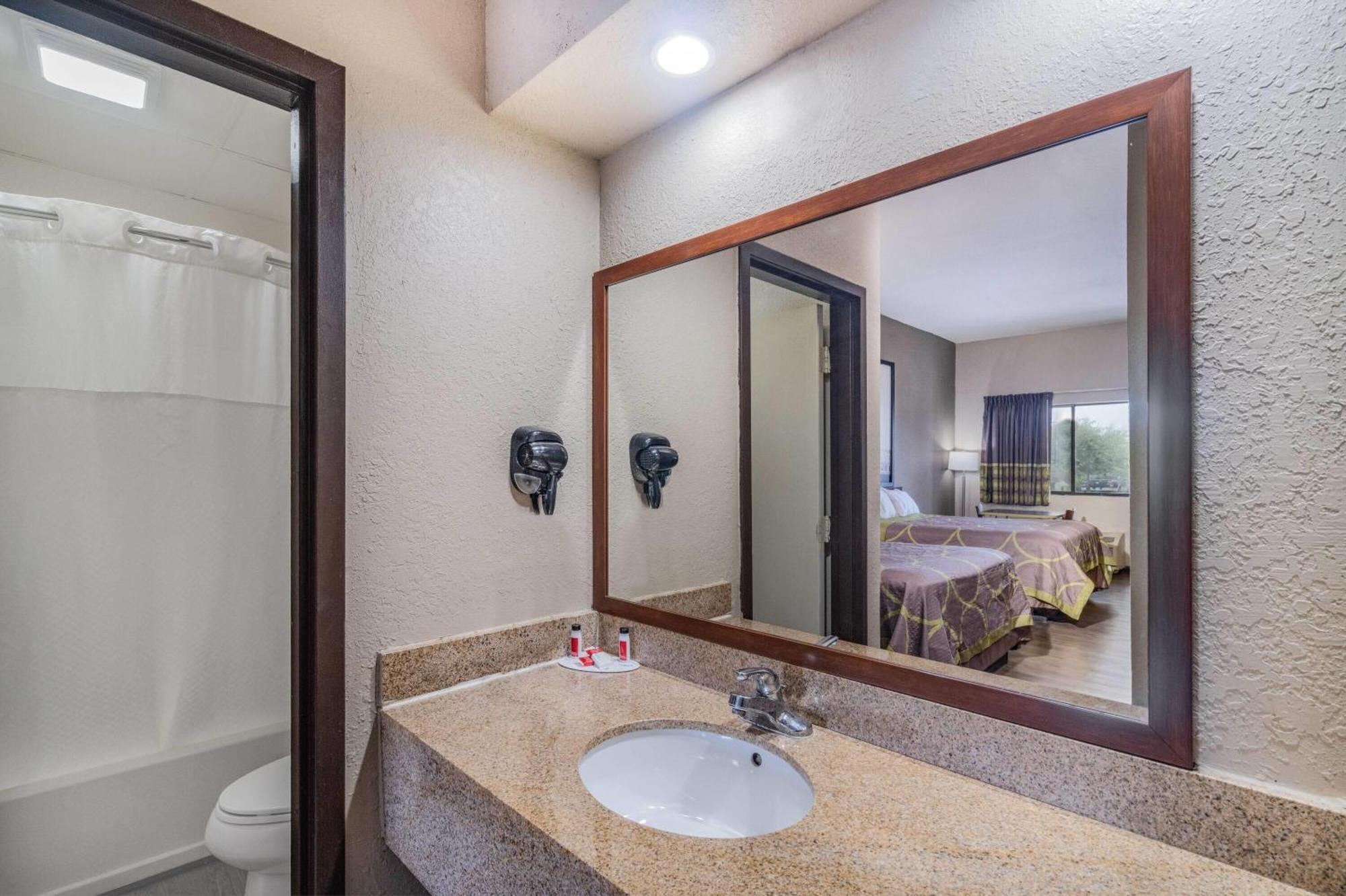 Super 8 By Wyndham Columbia Hotel Luaran gambar